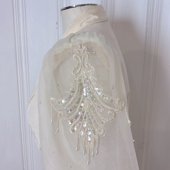 MARNI KNITS Vintage Off-White Hand-Loomed Beaded Jacket with Sheer Puffy Sleeves - Picture 4 of 14